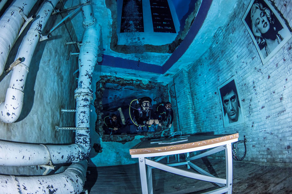 Deep Dive Dubai