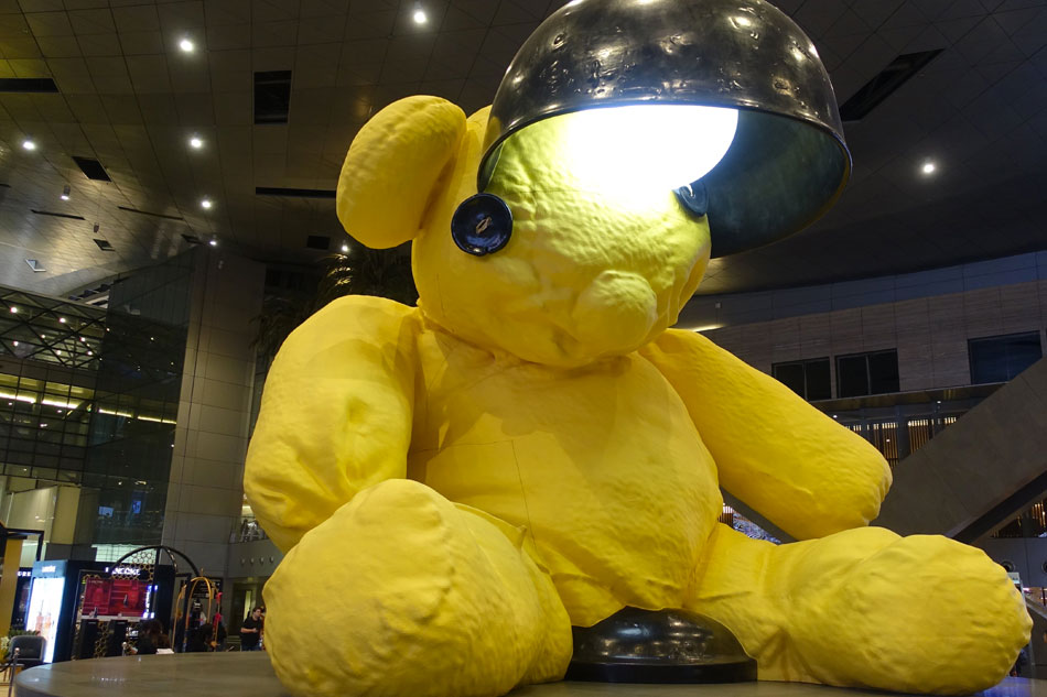Lamp Bear di Urs Fischer
