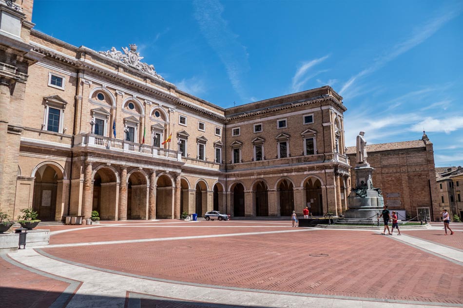 Piazza Leopardi Recanati